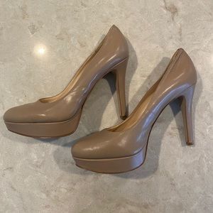 Nine West 8.5 Nude leather platform pumps